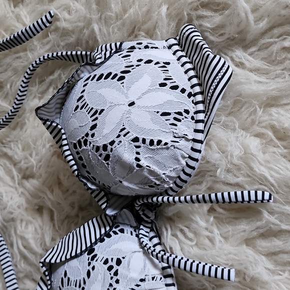 Victoria's Secret Floral Eyelet Bombshell Push Up Halter Bikini Top Stripes 32B - Picture 3 of 11
